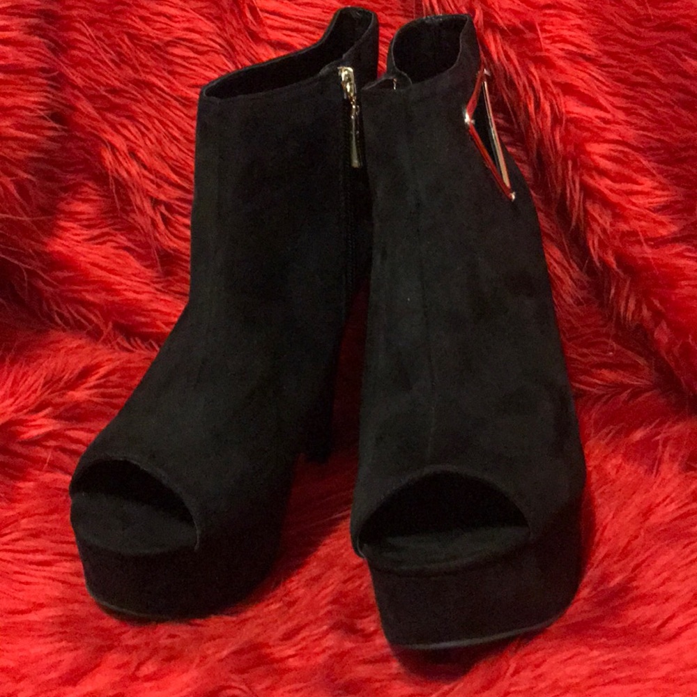 Bebe Never Worn Open Toe Suede Platform Bootie